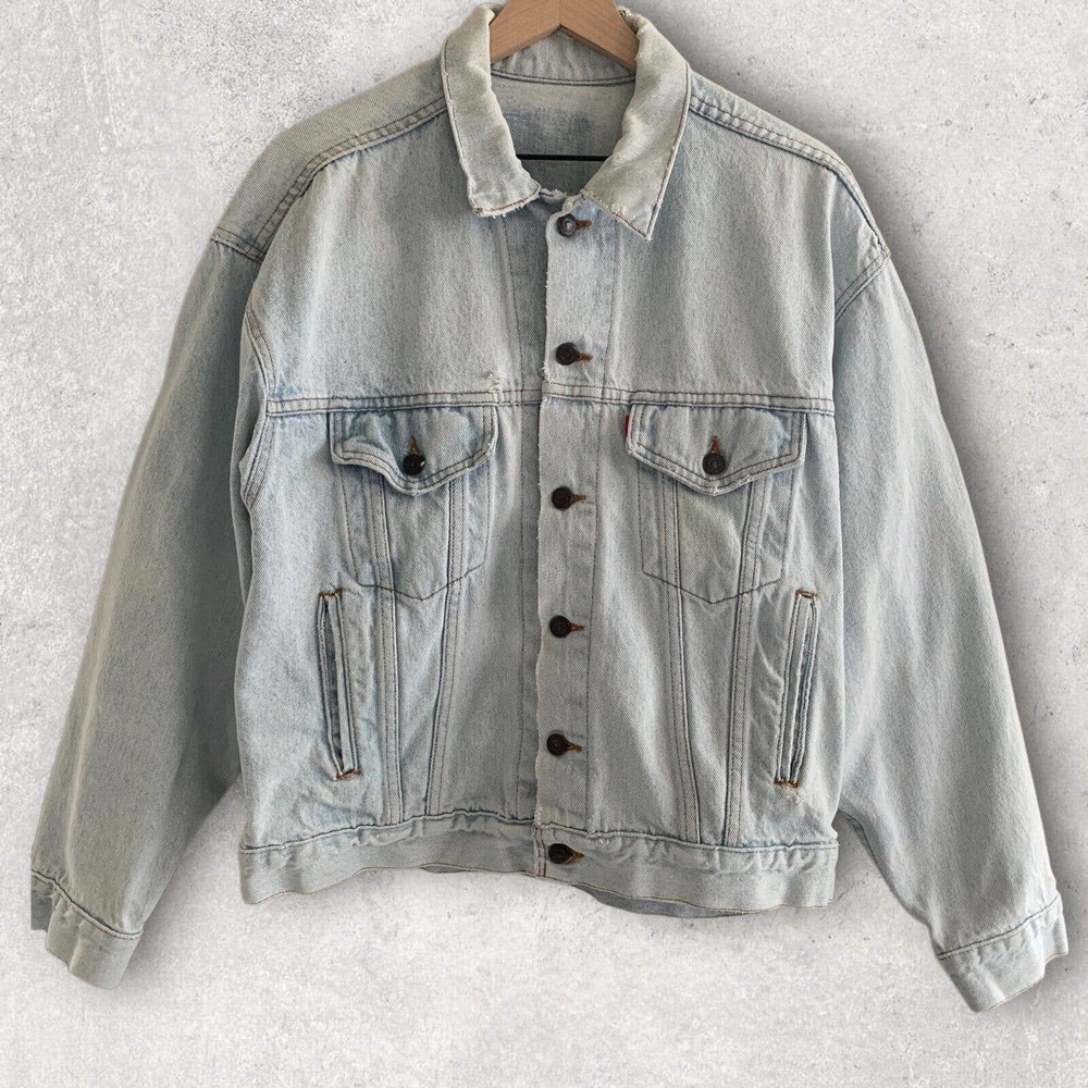 Vintage Levi's Denim Jean Trucker Jacket 70507 Light Blue USA made Size Medium
